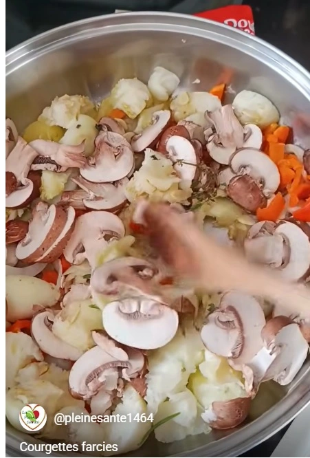 Courgettes farcies aux lentilles et champignons : Une version végétarienne et gourmande des courgettes farcies classiques